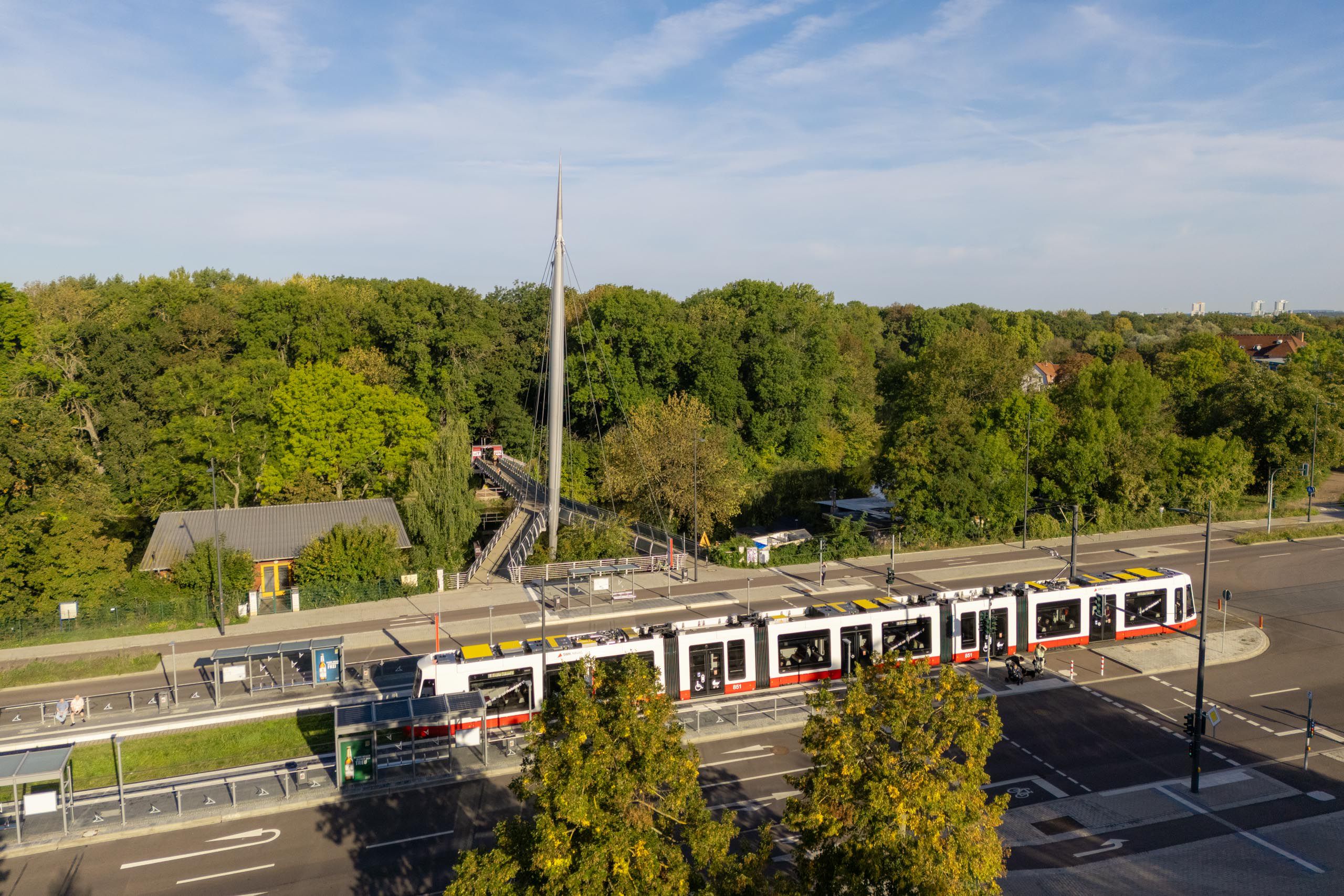 Rabeninsel mit Straßenbahn-Haltestelle